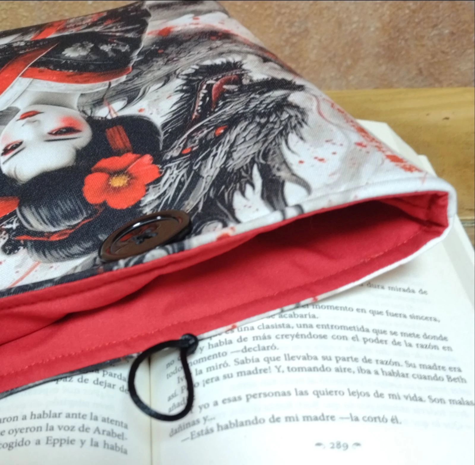 Padded literary case - Gheisa and dragon - Handmade. – photo 3